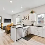 Full Ada Unit - 2 Bed 2 Bath Unit Near Downtown