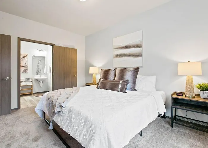 Full Ada Unit - 2 Bed 2 Bath Unit Near Downtown